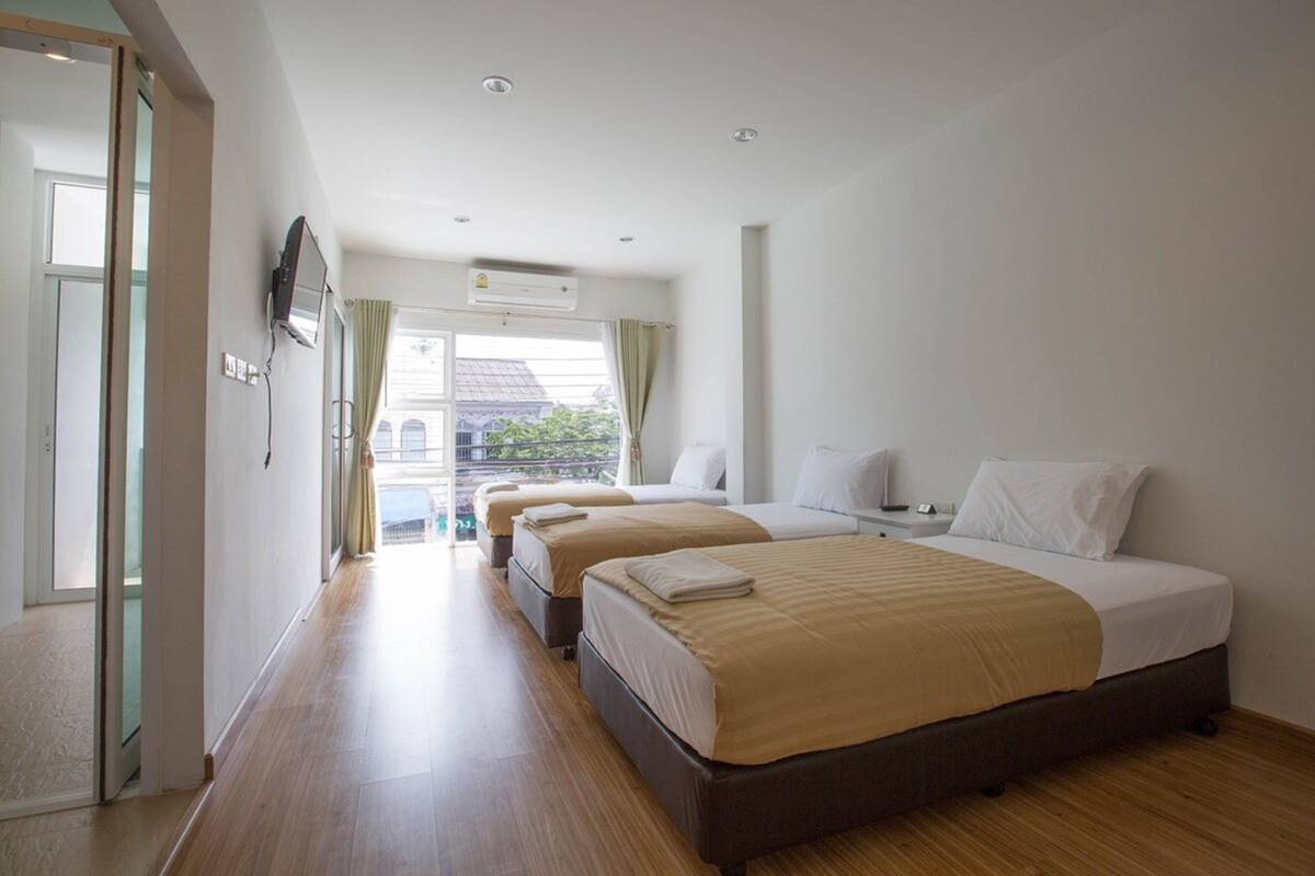 Standard Triple Room, 3 Twin Beds, Non Smoking | In-room safe, WiFi (free)