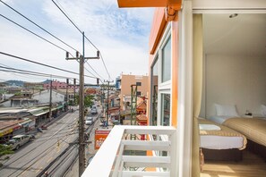 Habitación triple estándar, 3 camas individuales, para no fumadores | Vista desde la habitación