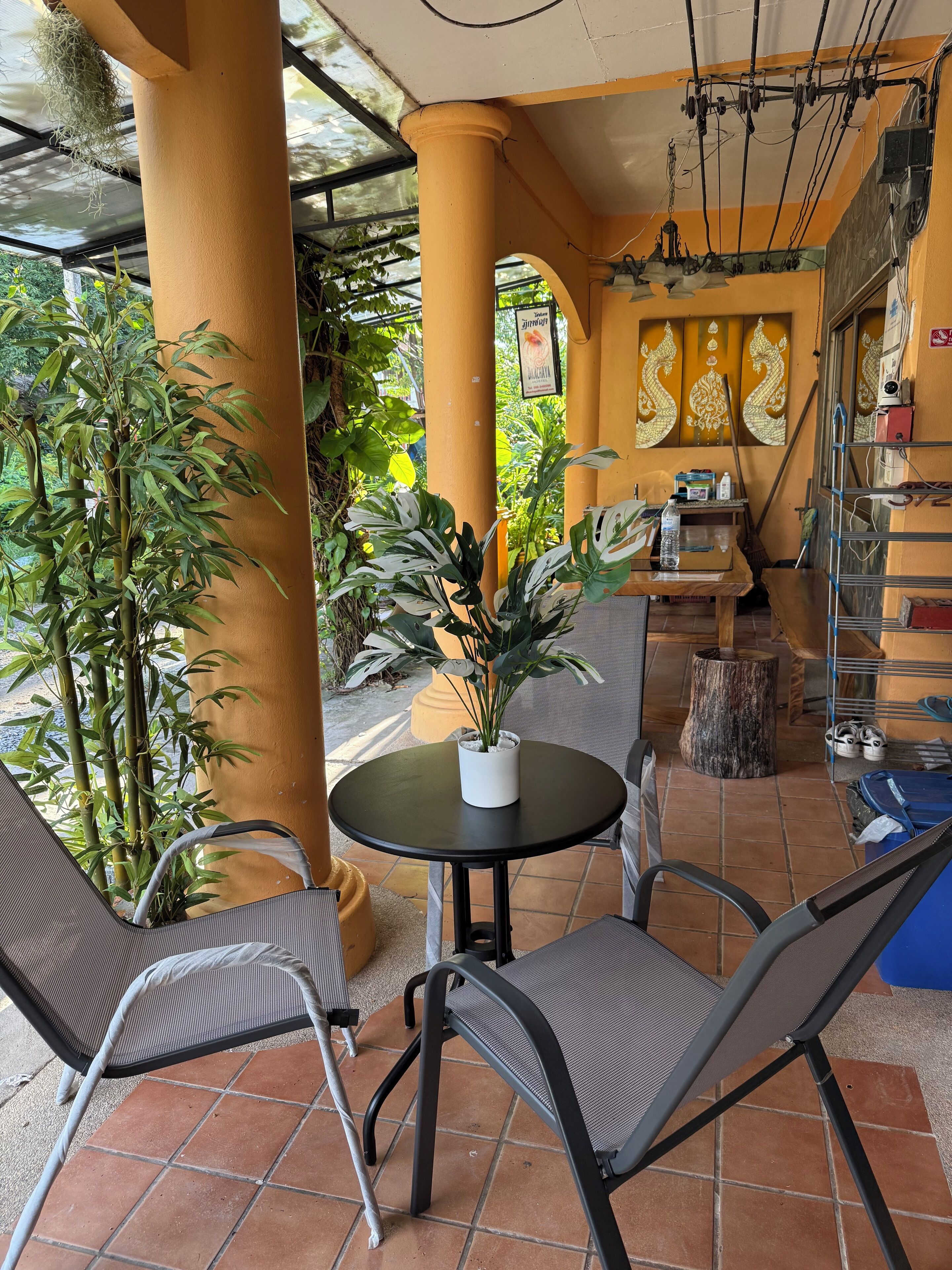 住宿正面 - 傍晚/夜晚