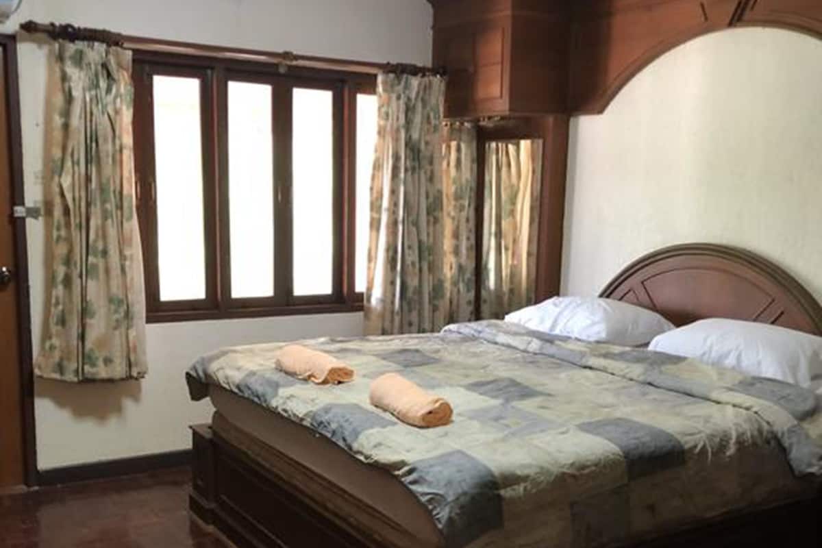 Habitación Deluxe, 1 cama King size, vista al lago | Caja de seguridad en la habitación, wifi gratis y ropa de cama