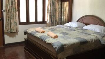 Deluxe Room, 1 King Bed, Lake View | In-room safe, free WiFi, bed sheets