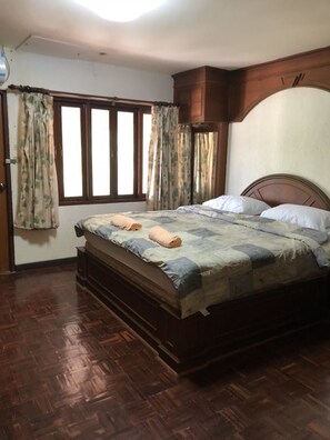 Caja de seguridad en la habitación, wifi gratis y ropa de cama