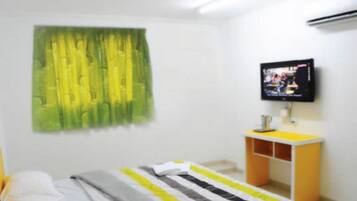 Meja, seterika/papan seterika, Wi-fi percuma