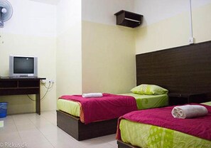 双床房 | 办公桌、熨斗/熨板、免费 WiFi