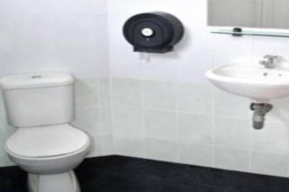 Ducha, artículos de tocador gratuitos, secador de pelo, pantuflas