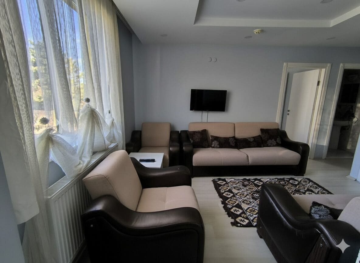 Suíte família | Escrivaninha, espaço de trabalho para notebook, cortinas blackout