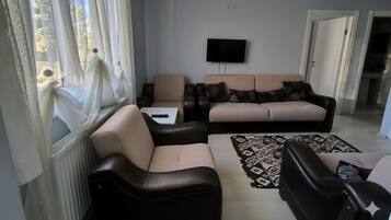 Suíte família | Escrivaninha, espaço de trabalho para notebook, cortinas blackout