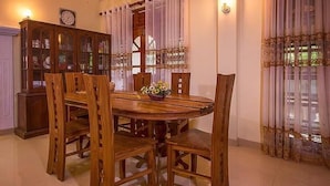 4 Bedrooms Villa | In-room dining - Mini Villa (Hikkaduwa)
