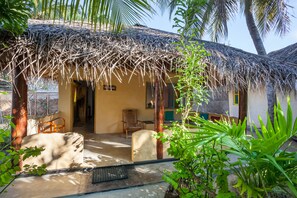 Traditionell bungalow - 1 queensize-säng - icke-rökare | Skrivbord och sängkläder