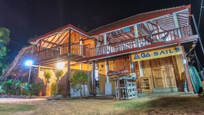 A two-story building with a sign reading "GA-SAILS" and "WIND/KITE CENTER". - De Silva Windresort Kalpitiya (Kalpitiya)