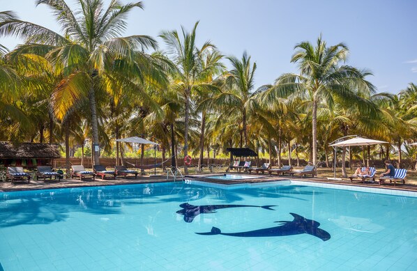 Outdoor pool, open 8 AM to 7 PM, free pool cabanas, pool umbrellas