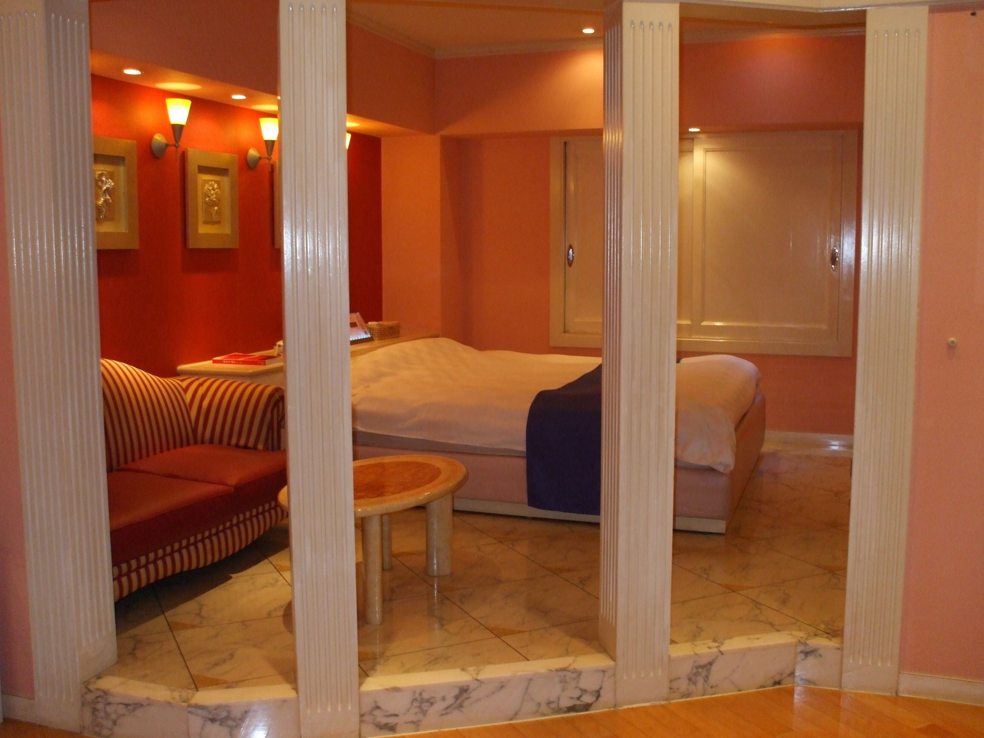 标准双人房 | 迷你吧、办公桌、免费 WiFi