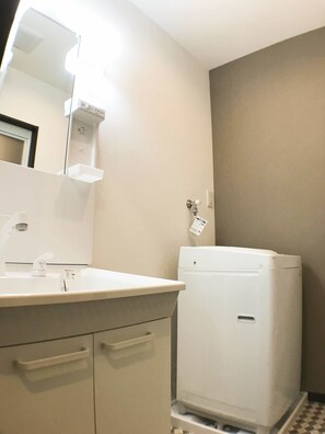 Casa (1st Floor) | Pia do banheiro
