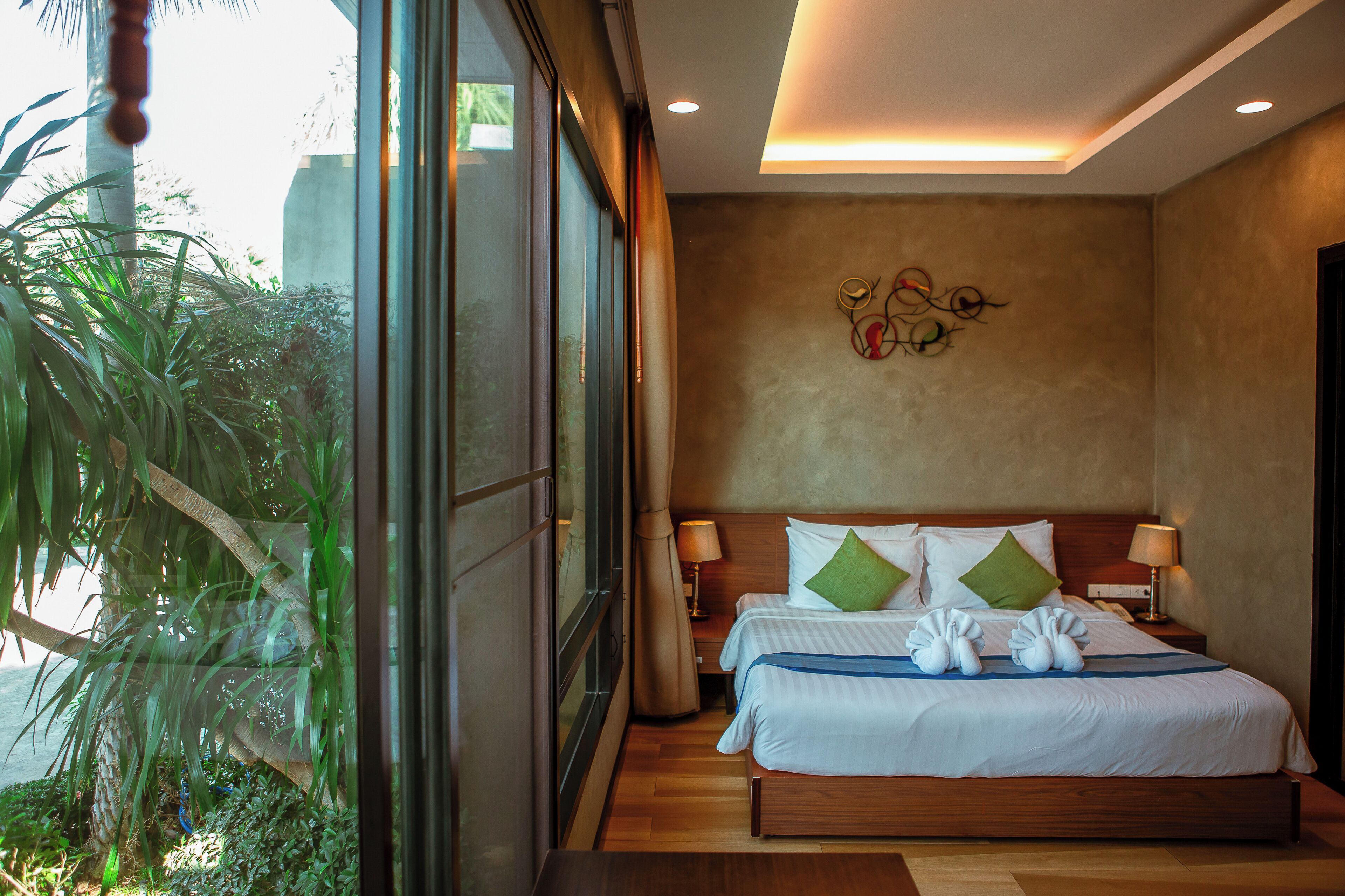 Minibar, blackout curtains, soundproofing, free WiFi