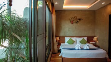 Minibar, blackout curtains, soundproofing, free WiFi