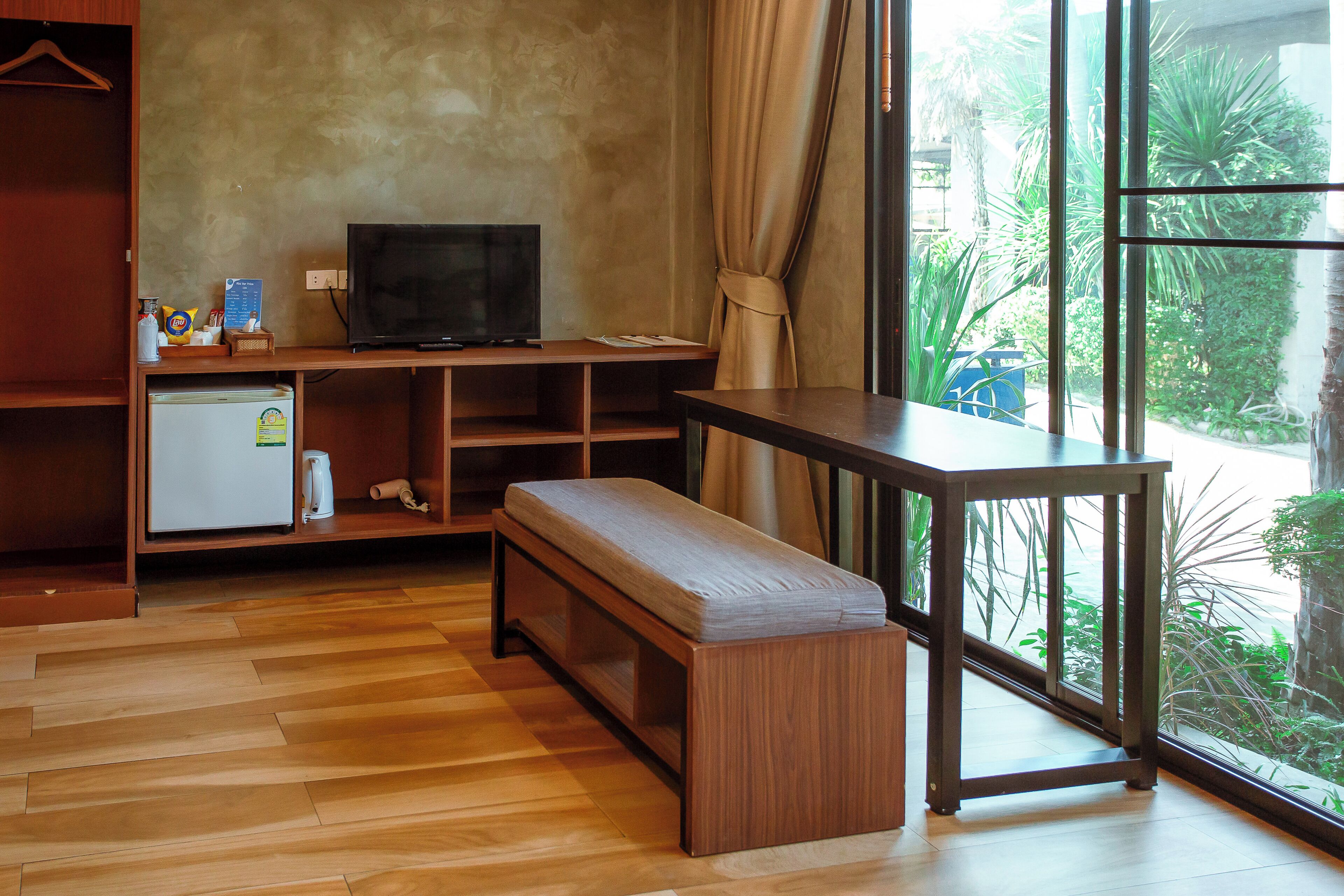 Minibar, blackout drapes, soundproofing, free WiFi