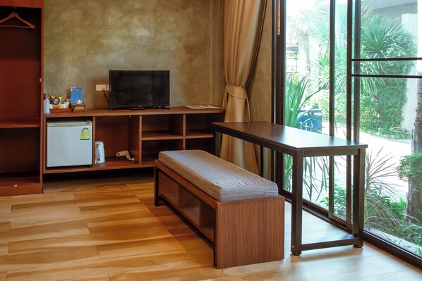 Minibar, blackout drapes, soundproofing, free WiFi - Blue River Resort (Phitsanulok)