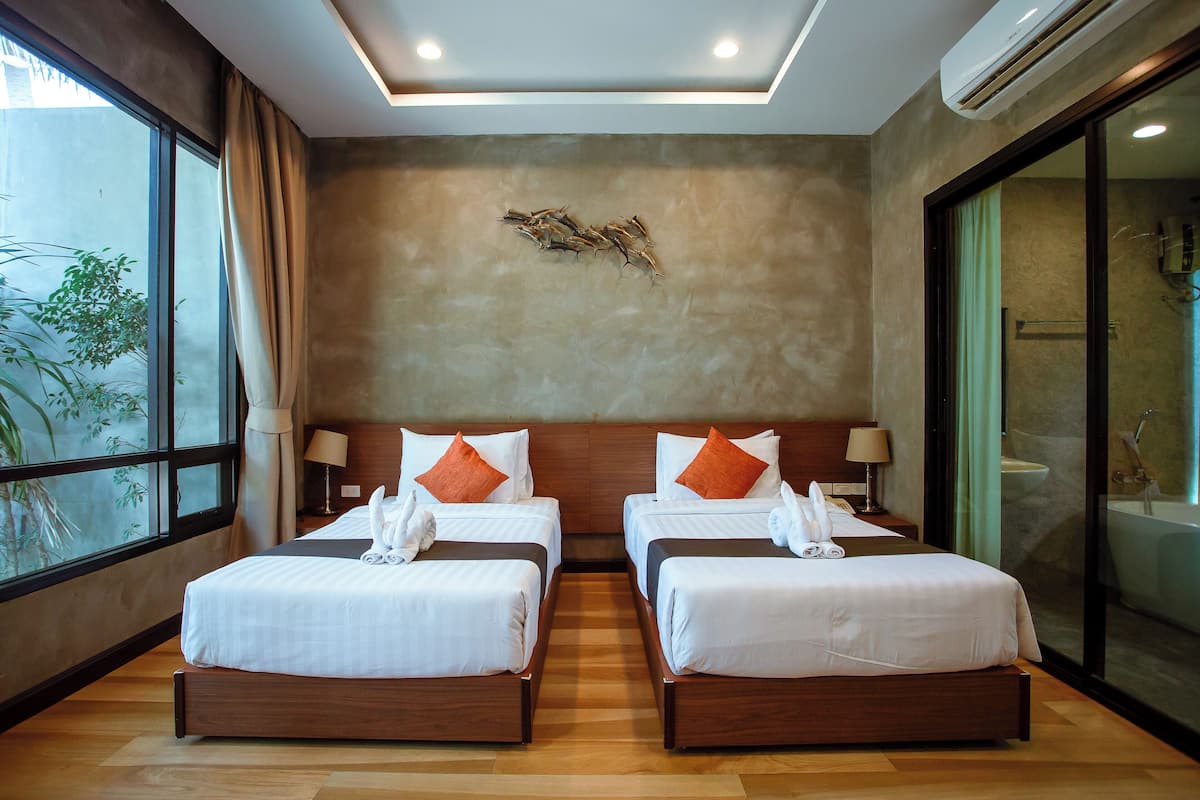 Minibar, cortinas blackout y sistema de insonorización