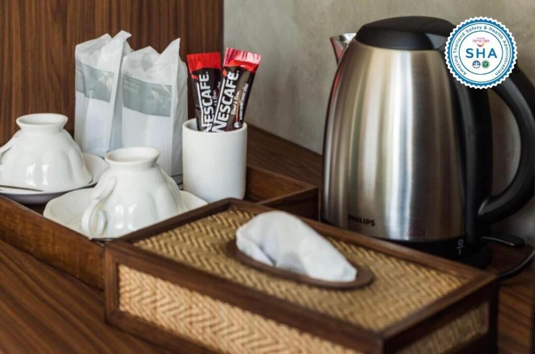 fridge, coffee/tea maker, electric kettle