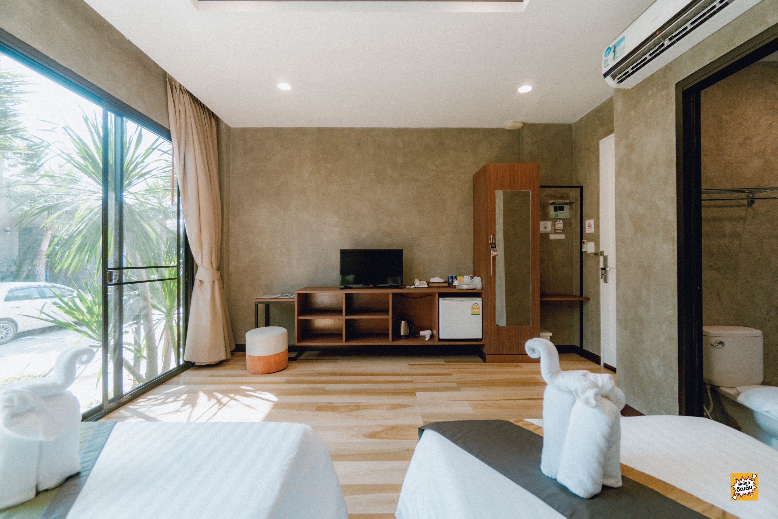 มินิบาร์, ผ้าม่านกันแสง, ห้องเก็บเสียง, Wi-Fi ฟรี