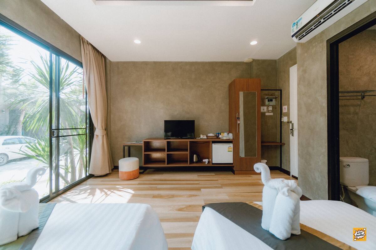 Minibar, blackout curtains, soundproofing, free WiFi
