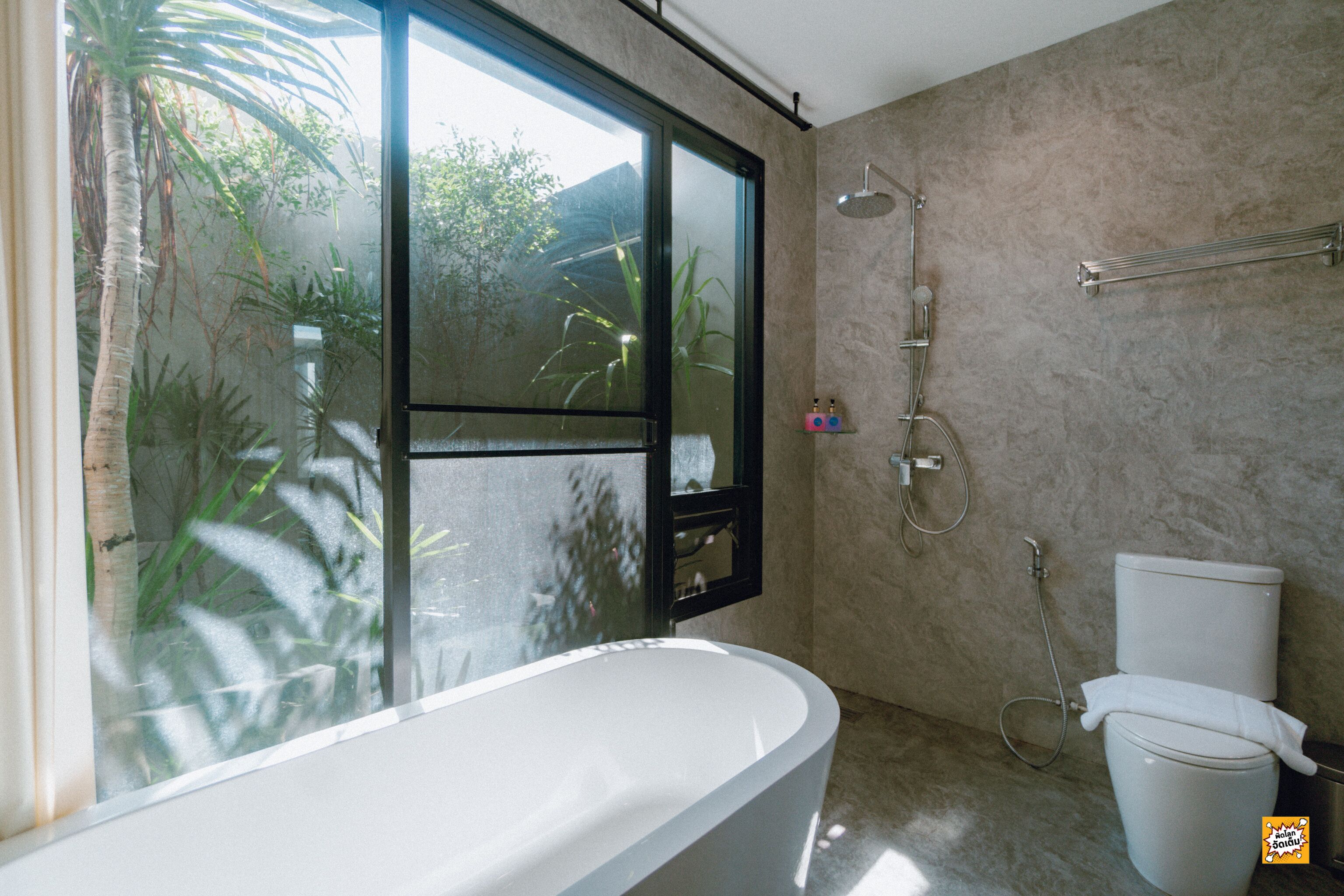 separate bathtub and shower, deep-soaking bathtub, free toiletries