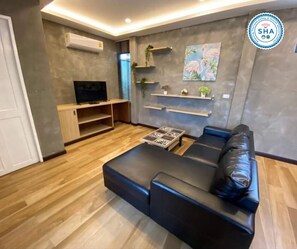 Family Room with Garden | Living area | LCD TV