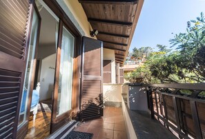 Suite, 1 letto queen con divano letto, non fumatori, idromassaggio | Balcone
