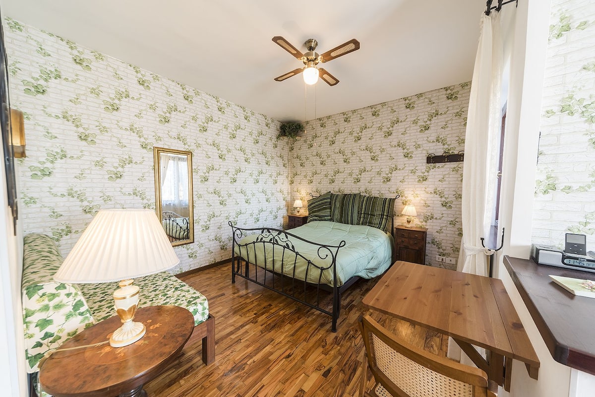 Junior Suite, Non Smoking | In-room safe, desk, free WiFi, bed sheets