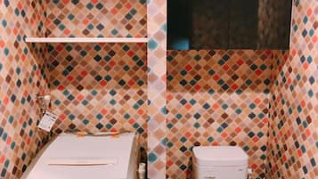 Departamento | Amenidades de baño | Tina y regadera independientes y amenidades de baño gratuitas