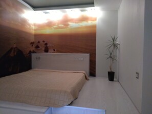 Iron/ironing board, free WiFi, bed sheets