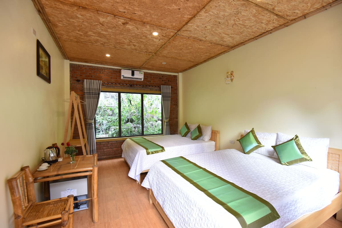 Minibar, desk, soundproofing, WiFi (free)