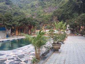 Outdoor pool - Tamcoc Valley Homestay (Hoa Lu)