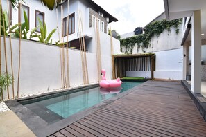 Vila design, 2 quartos, para fumantes | Piscina