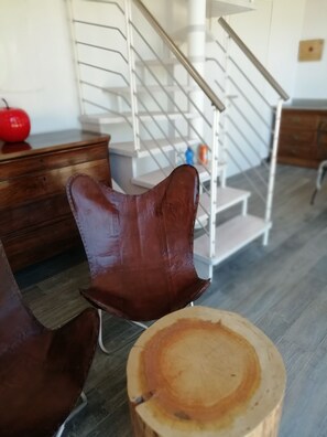 Appartement, plusieurs lits, non-fumeurs | Coin séjour | Télévision à écran plat