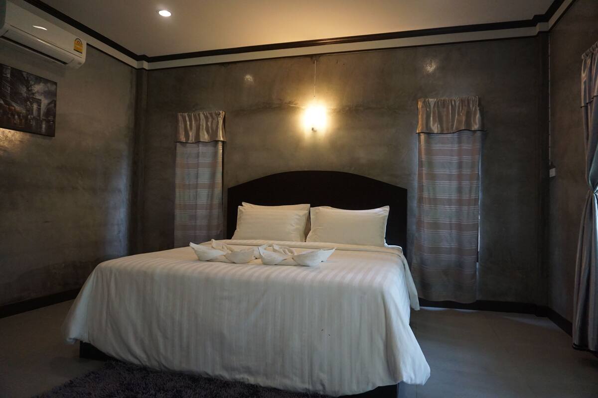 Quarto casal luxo | Escrivaninha, camas extras/dobráveis (sobretaxa), Wi-Fi de cortesia