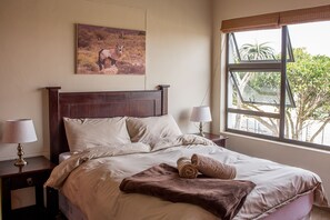 Basic-Doppelzimmer, 1 Doppelbett | Hochwertige Bettwaren, Zimmersafe, Verdunkelungsvorhänge