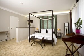Desk, soundproofing, cots/infant beds, free WiFi - Pension Mariposa (Weimar)