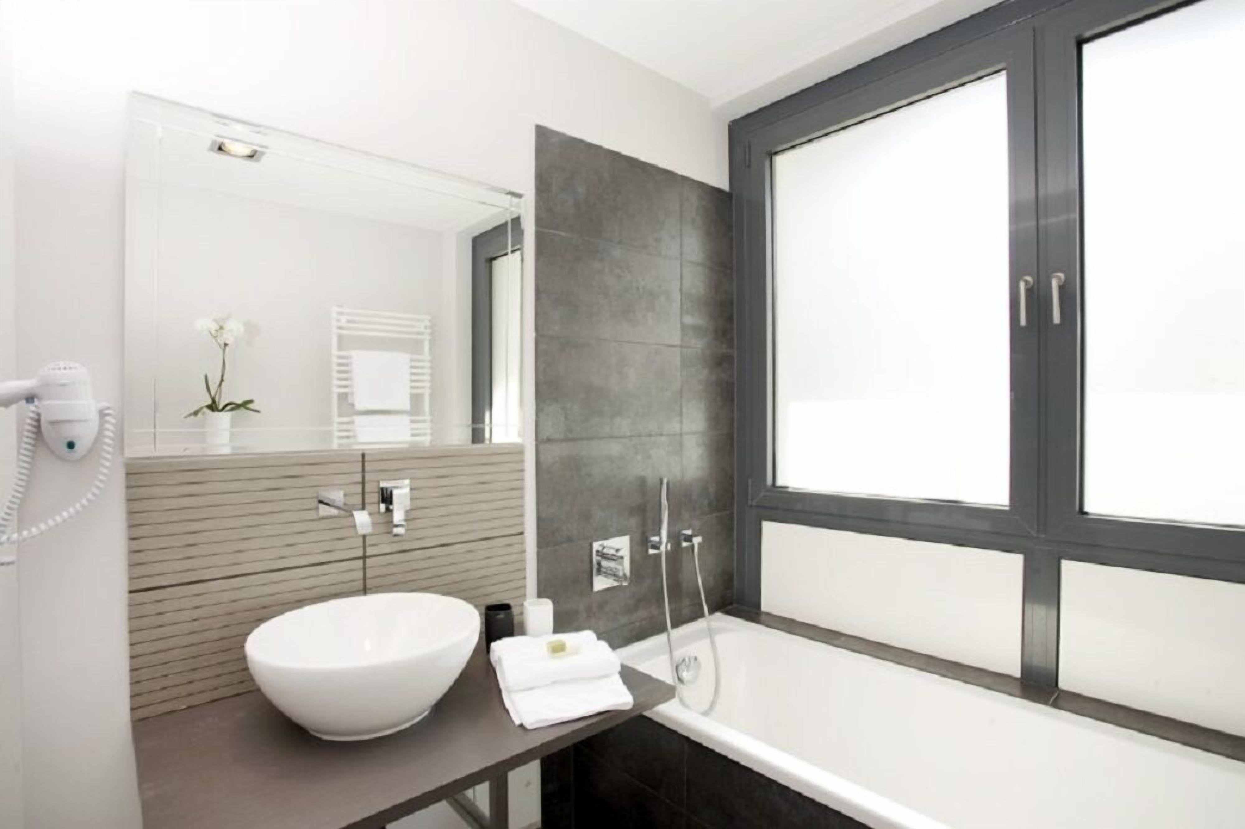 Doppelzimmer | Badezimmer | Dusche, kostenlose Toilettenartikel, Haartrockner, Handtücher