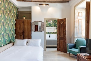 Apartment, 1 Bedroom | In-room safe, individually decorated, individually furnished, desk - The Indy House (Lisbon)