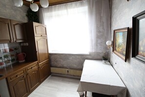 Apartment | Eigene Küche | Kühlschrank, Mikrowelle, Herdplatte, Wasserkocher mit Kaffee-/Teezubehör