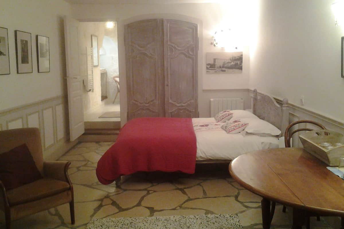 Double Room, 1 Double Bed, Non Smoking | Individually decorated, iron/ironing board, free WiFi, bed sheets