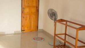 Deluxe Double Room with Balcony | 客房服务设施