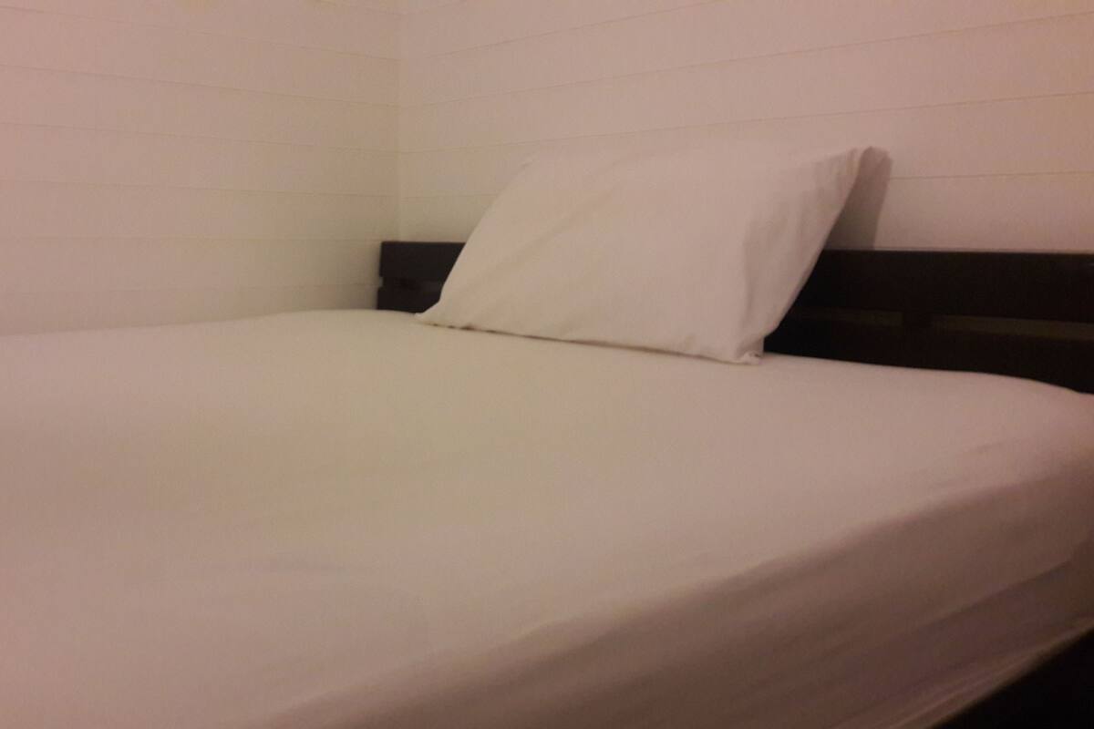 In-room safe, soundproofing, free WiFi