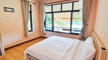 Minibar, phòng cách âm, giường gấp/giường phụ (phụ phí)