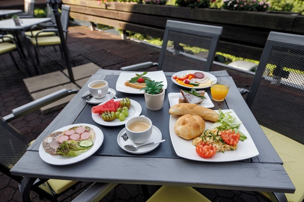 Daily buffet breakfast for a fee