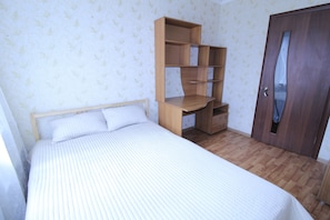 2 bedrooms, iron/ironing board, free WiFi
