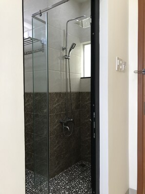 Deluxe Double or Twin Room, 1 Bedroom, Non Smoking, Refrigerator (1) | Bathroom | Shower, free toiletries, hair dryer, slippers - Au Lac Hotel (Quy Nhon)