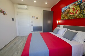 Comfort Room, Accessible, Mountain View | Desk, soundproofing, free WiFi, bed sheets