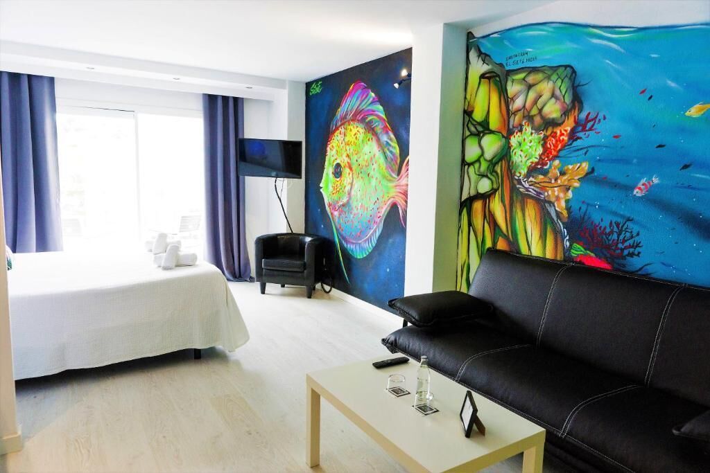 minibar, in-room safe, desk, blackout curtains